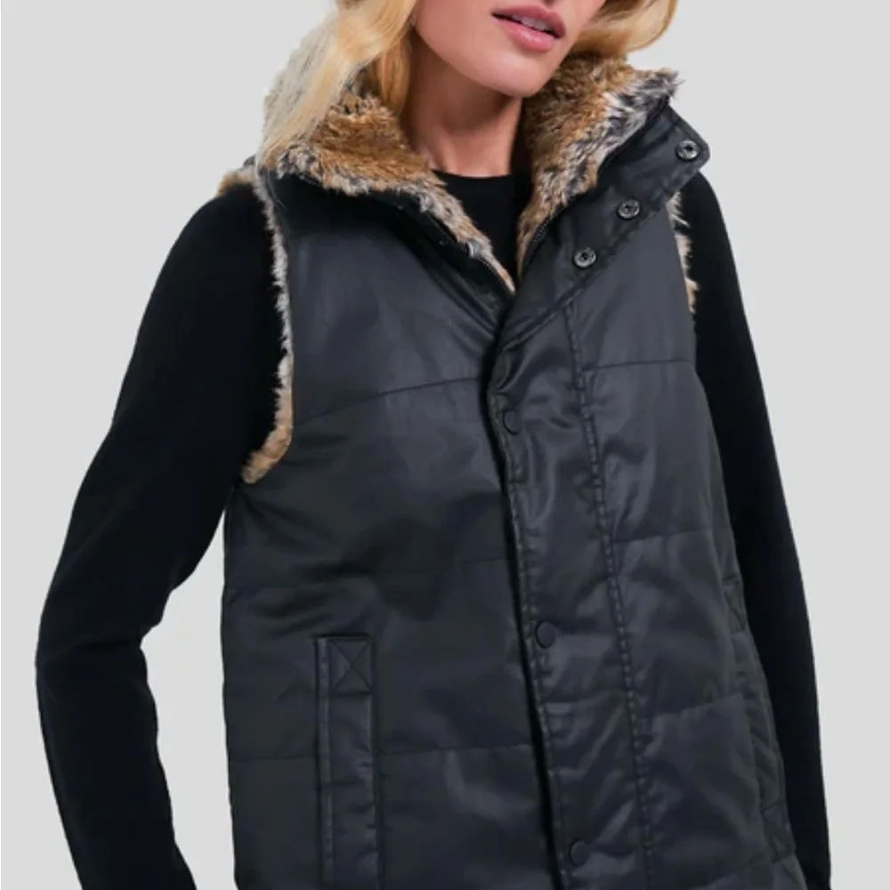 Tuckernuck Black Vest with Brown Fur Trim - Picture 3 of 9